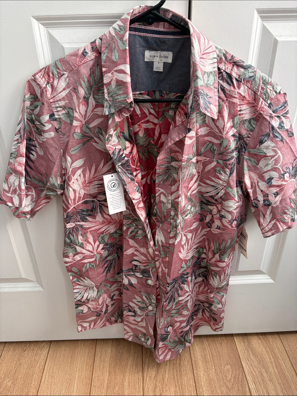 Sun + Stone Pink Tropical Leaf Short Sleeve Button-Down Shirt